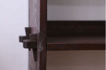 アンティーク家具　アンティーク　背の低い楔(くさび)式本棚