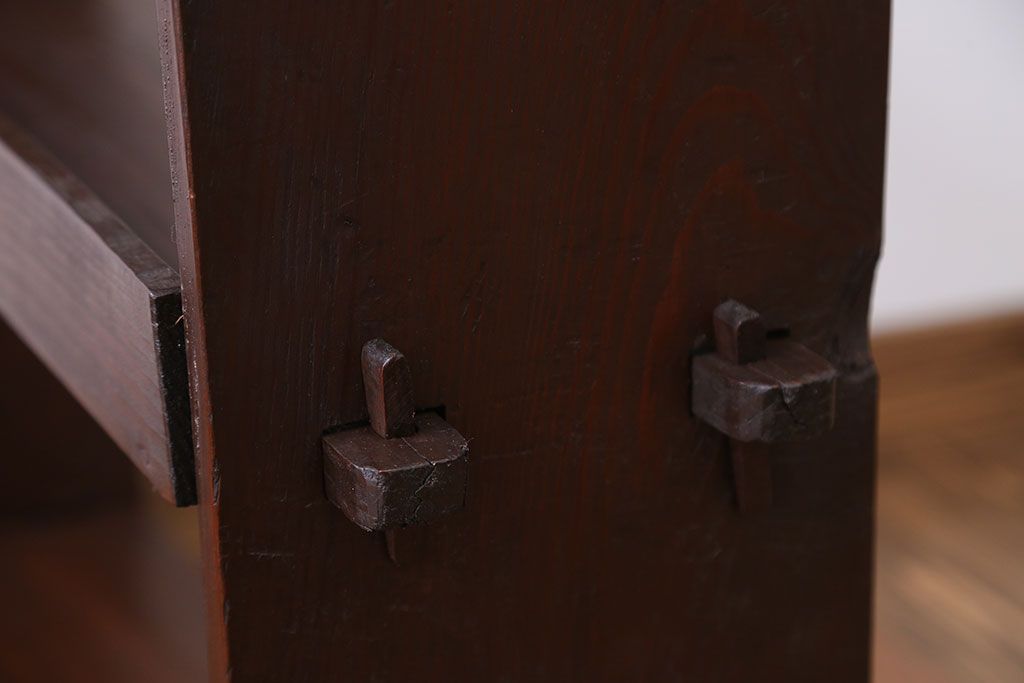 アンティーク家具　アンティーク　背の低い楔(くさび)式本棚