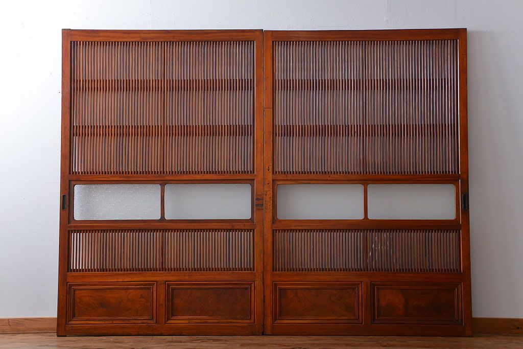 古民具・骨董　裏ガラス付き　幅の広い格子戸2枚セット