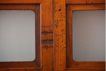 古民具・骨董　裏ガラス付き　幅の広い格子戸2枚セット