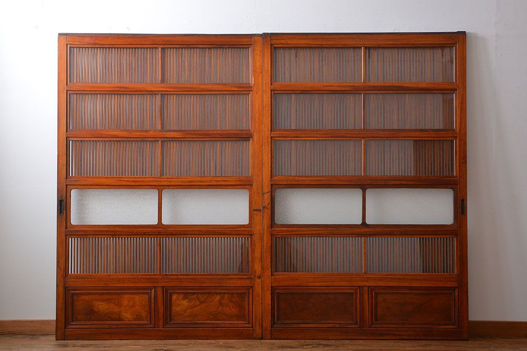 古民具・骨董　裏ガラス付き　幅の広い格子戸2枚セット