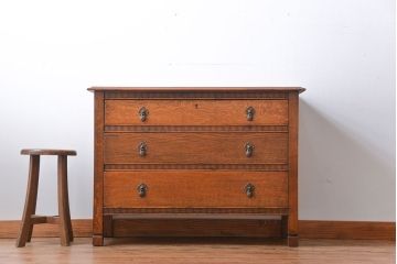 アンティーク家具　イギリスアンティーク　オーク材　小振りなチェスト