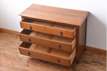 アンティーク家具　イギリスアンティーク　オーク材　小振りなチェスト