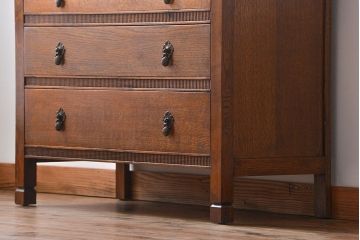 アンティーク家具　イギリスアンティーク　オーク材　小振りなチェスト