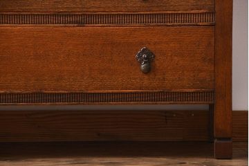 アンティーク家具　イギリスアンティーク　オーク材　小振りなチェスト