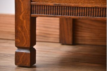 アンティーク家具　イギリスアンティーク　オーク材　小振りなチェスト