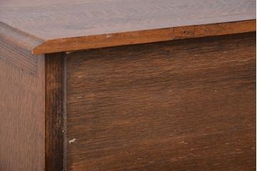 アンティーク家具　イギリスアンティーク　オーク材　小振りなチェスト