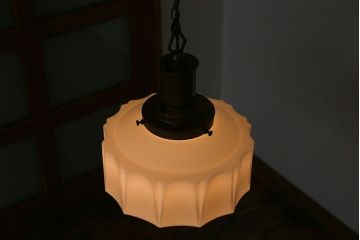 イギリスアンティーク　上品なガラス照明