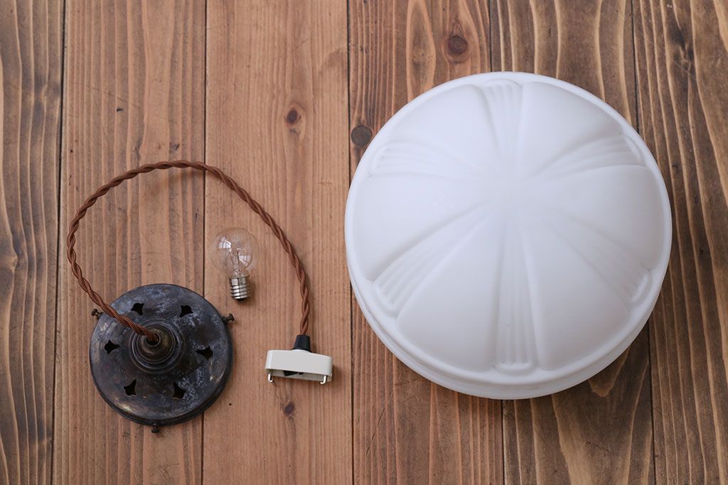 昭和レトロ　陽刻ガラス照明(1)