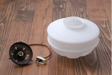 昭和レトロ　陽刻ガラス照明(1)