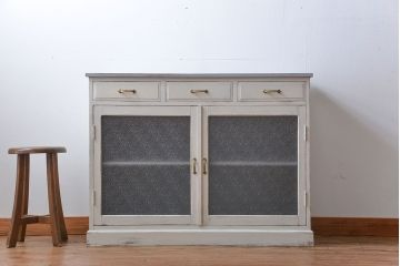 アンティーク家具　アンティークペイント　かわいいガラス収納棚