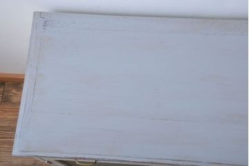 アンティーク家具　アンティークペイント　かわいいガラス収納棚