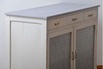 アンティーク家具　アンティークペイント　かわいいガラス収納棚