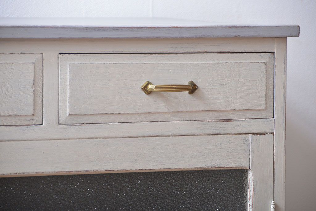 アンティーク家具　アンティークペイント　かわいいガラス収納棚