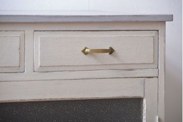 アンティーク家具　アンティークペイント　かわいいガラス収納棚