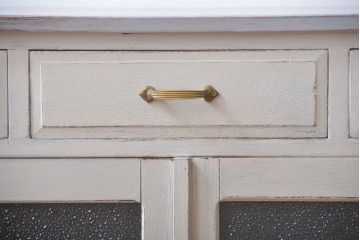 アンティーク家具　アンティークペイント　かわいいガラス収納棚