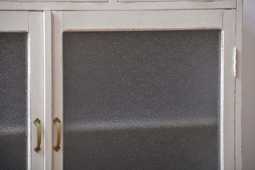 アンティーク家具　アンティークペイント　かわいいガラス収納棚