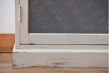 アンティーク家具　アンティークペイント　かわいいガラス収納棚