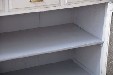 アンティーク家具　アンティークペイント　かわいいガラス収納棚