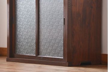 レトロ家具　昭和レトロ　前面栗材　ダイヤガラス入り収納棚(1)