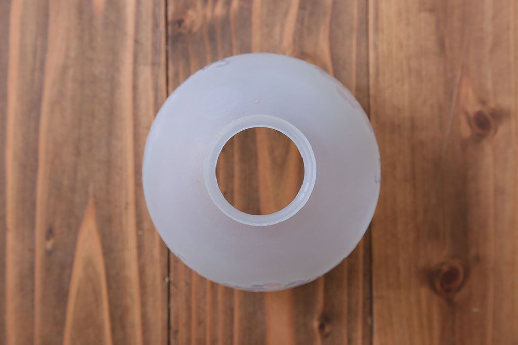 オパールセントガラスのエッチングシェード照明