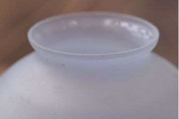 オパールセントガラスのエッチングシェード照明