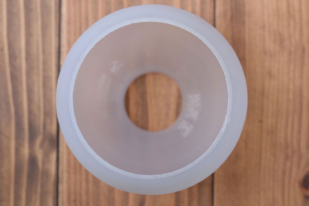 オパールセントガラスのエッチングシェード照明