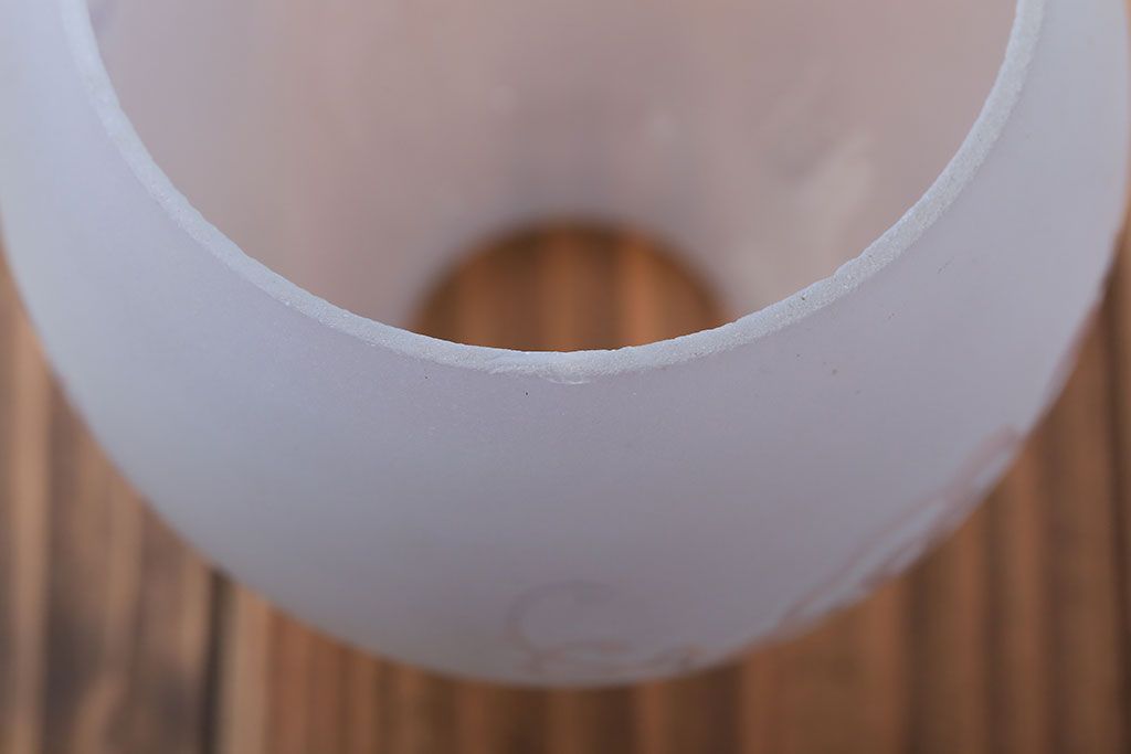 オパールセントガラスのエッチングシェード照明