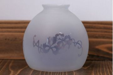 オパールセントガラスのエッチングシェード照明