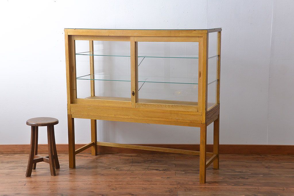 レトロ家具　昭和レトロ　ナラ材!脚付きガラスケース
