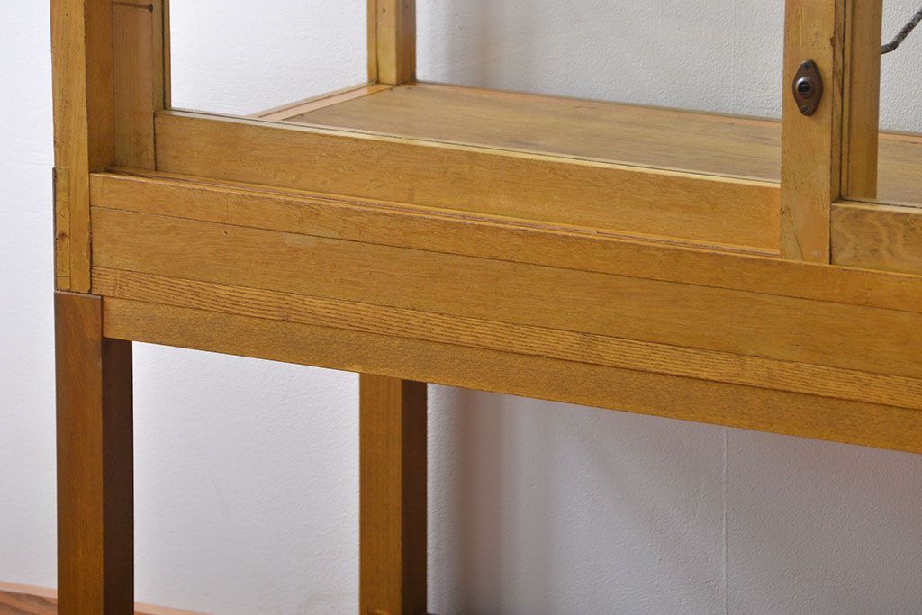 レトロ家具　昭和レトロ　ナラ材!脚付きガラスケース