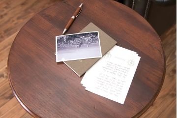 アンティーク家具　イギリスアンティーク　オーク材　猫脚のサイドテーブル