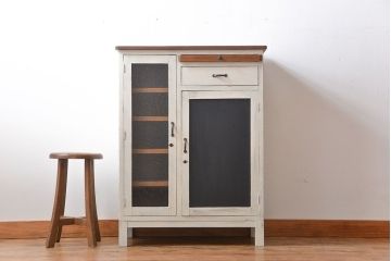 アンティーク家具　黒板扉付き!おうちカフェ風　気泡ガラス入り脚付き収納戸棚