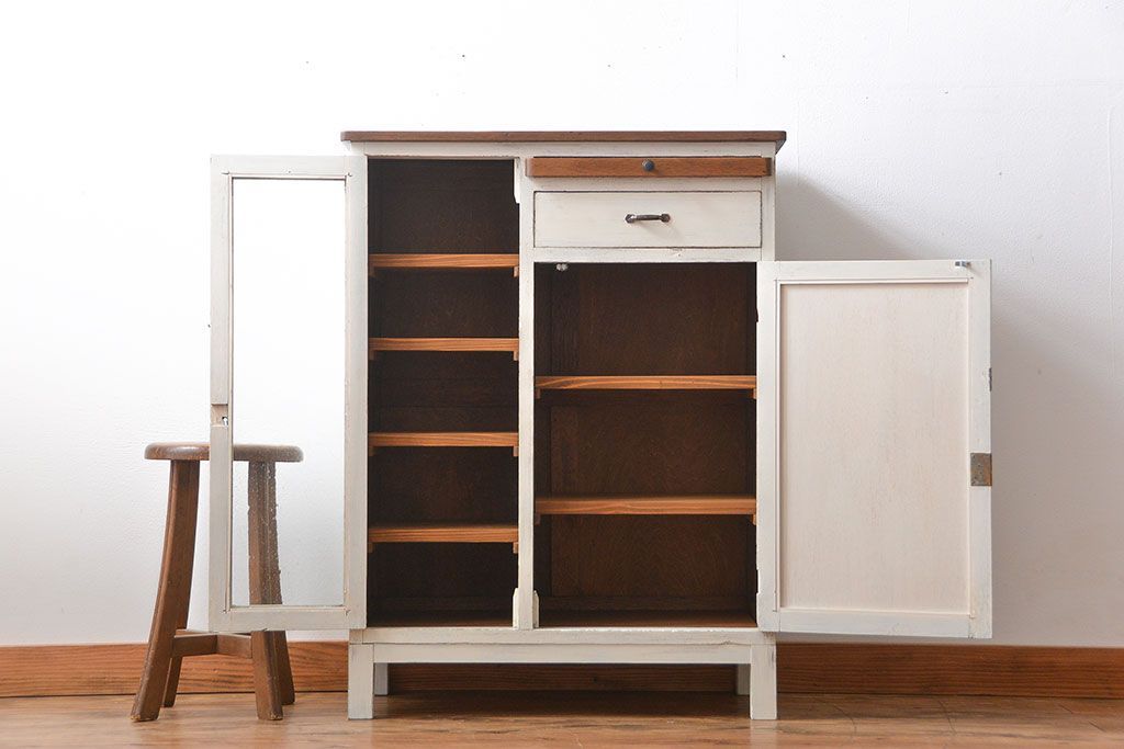 アンティーク家具　黒板扉付き!おうちカフェ風　気泡ガラス入り脚付き収納戸棚