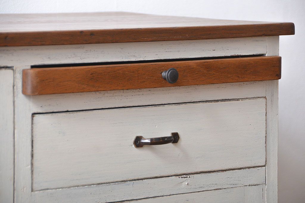 アンティーク家具　黒板扉付き!おうちカフェ風　気泡ガラス入り脚付き収納戸棚