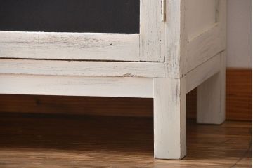 アンティーク家具　黒板扉付き!おうちカフェ風　気泡ガラス入り脚付き収納戸棚