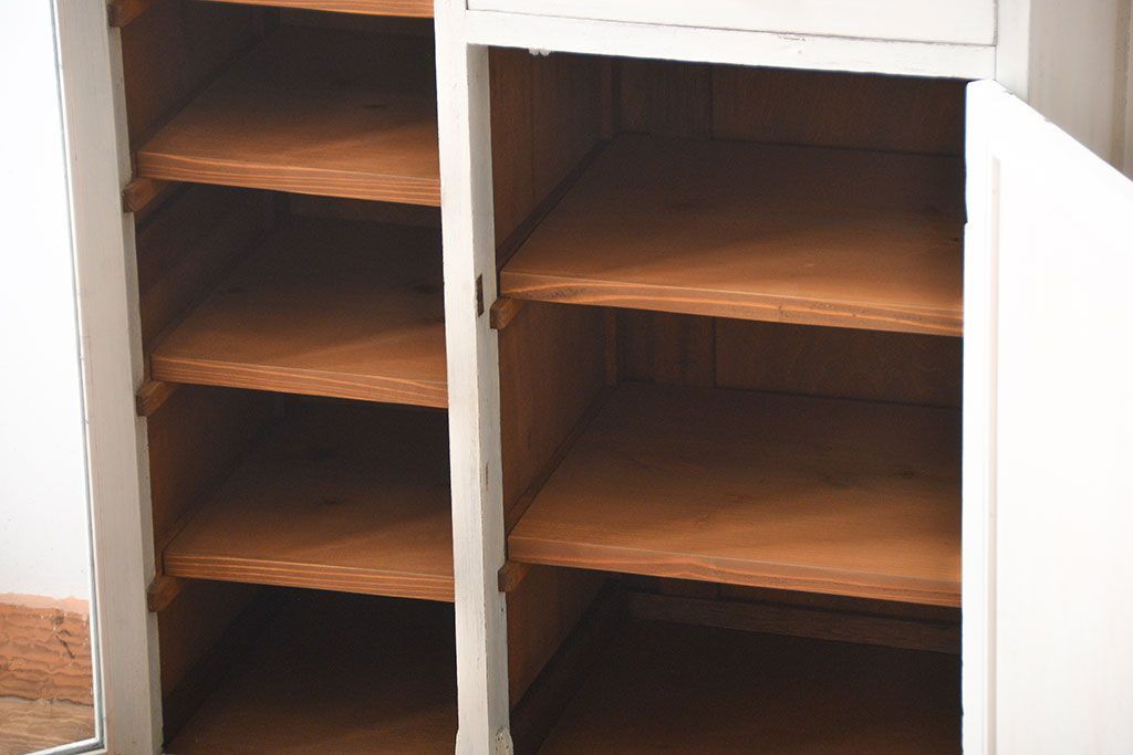 アンティーク家具　黒板扉付き!おうちカフェ風　気泡ガラス入り脚付き収納戸棚