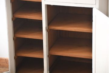 アンティーク家具　黒板扉付き!おうちカフェ風　気泡ガラス入り脚付き収納戸棚