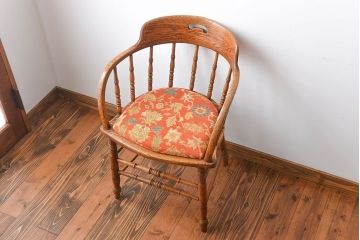 レトロ家具　イギリスアンティーク　レトロなアームチェア(2)