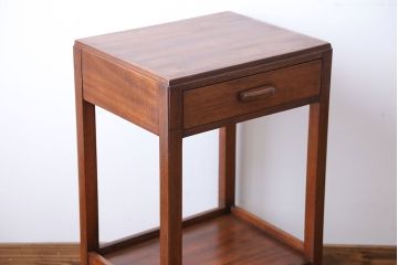 アンティーク家具　イギリスアンティーク　引き出し付きサイドテーブル