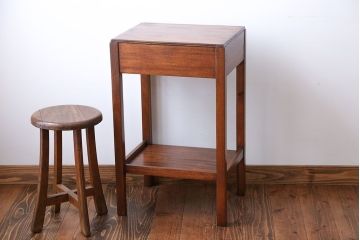 アンティーク家具　イギリスアンティーク　引き出し付きサイドテーブル