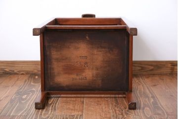 アンティーク家具　イギリスアンティーク　引き出し付きサイドテーブル