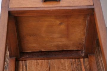 アンティーク家具　イギリスアンティーク　引き出し付きサイドテーブル