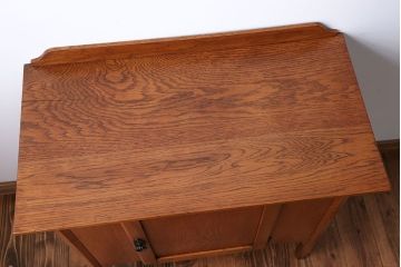 アンティーク家具　イギリスアンティーク　オーク材　シンプルなサイドキャビネット