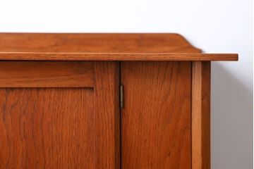 アンティーク家具　イギリスアンティーク　オーク材　シンプルなサイドキャビネット