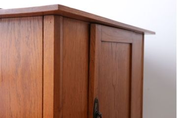 アンティーク家具　イギリスアンティーク　オーク材　シンプルなサイドキャビネット