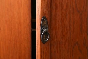 アンティーク家具　イギリスアンティーク　オーク材　シンプルなサイドキャビネット