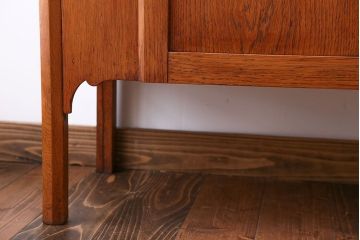 アンティーク家具　イギリスアンティーク　オーク材　シンプルなサイドキャビネット