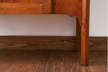 アンティーク家具　イギリスアンティーク　オーク材　シンプルなサイドキャビネット