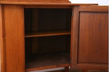 アンティーク家具　イギリスアンティーク　オーク材　シンプルなサイドキャビネット